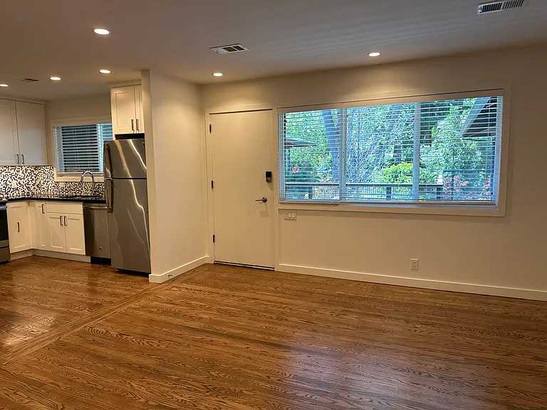 200 Waverley St #8 — Photo 3