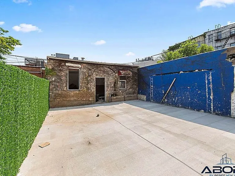 242 Montrose Ave #1A — Photo 11