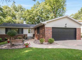 222 Longview Ct, Geneseo, IL 61254