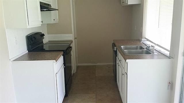 1st image of 1561 Town Bluff Dr