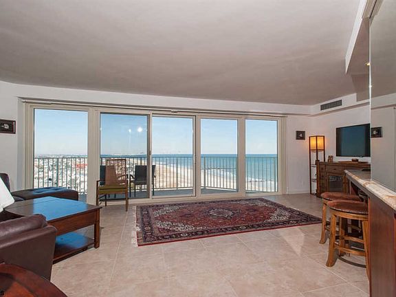 3rd image of 921 Park Pl APT 1014