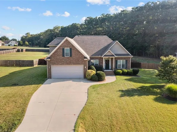 3005 Reese Pond Ct, Browns Summit, NC 27214