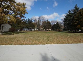 413 15th Ave NE, Aberdeen, SD 57401