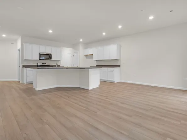 2319 Horseshoe Cir, Naperville, IL 60564