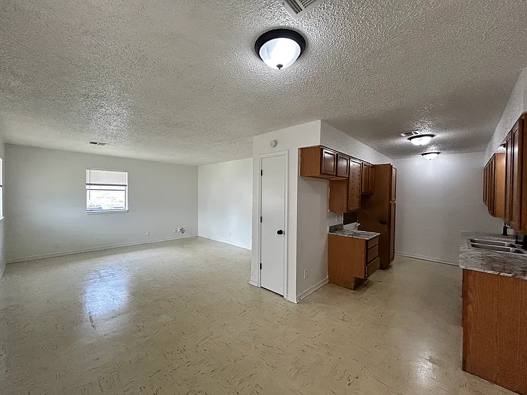 541 NW 114th St — Photo 6