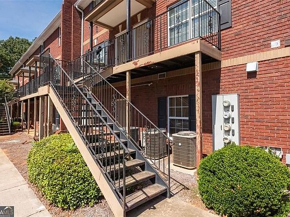 3rd image of 105 Whitehead Rd APT 15
