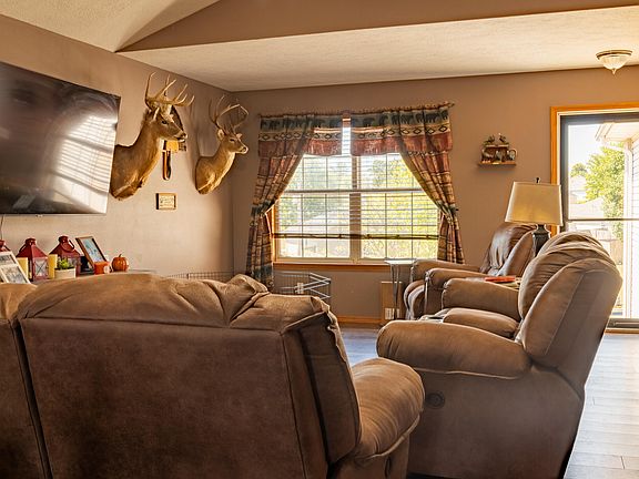 2nd image of 403 W Chestnut Road