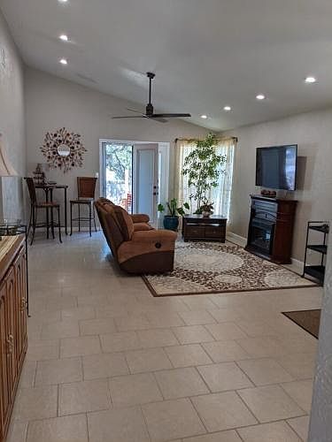 1st image of 608 Live Oak Dr