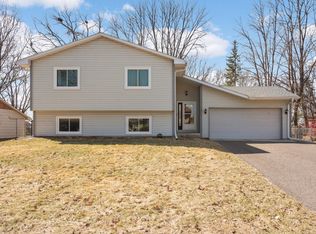 3075 Mount Ridge Rd, Roseville, MN 55113