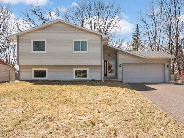 3075 Mount Ridge Rd, Roseville, MN 55113