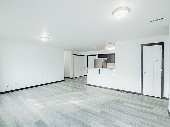 5th image of 380 E Kathleen Ave #207