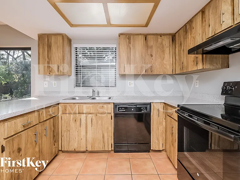 2813 Eagle Run Cir S — Photo 5