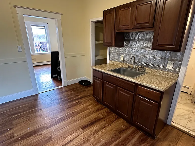 905 Park St #B2 — Photo 4