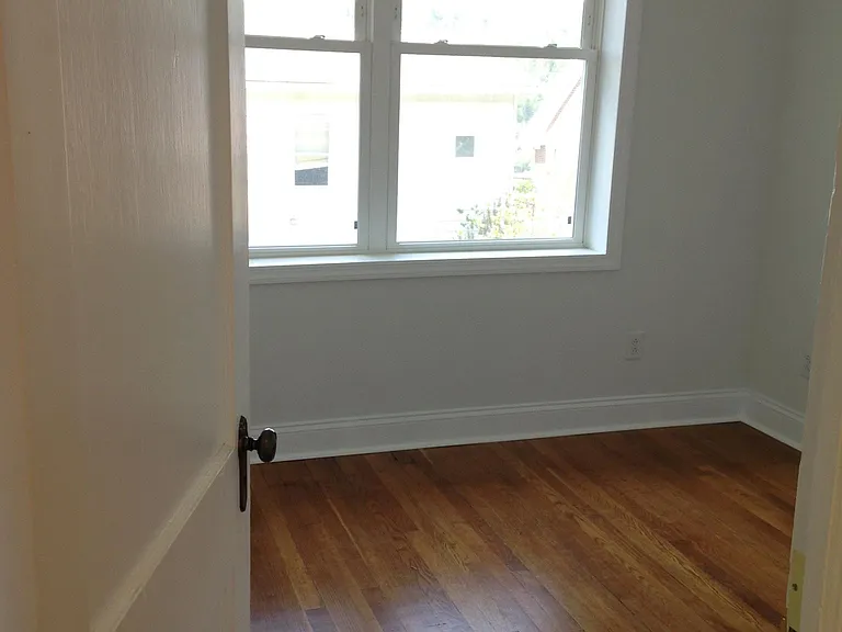 348 Waitman St — Photo 15