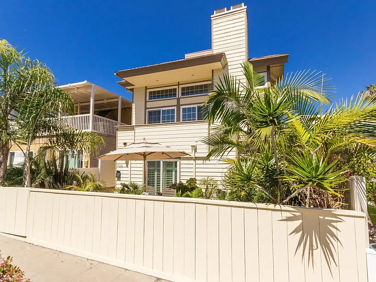 5 Decks/Patios with Ocean & 360 Degree Views from Top Deck