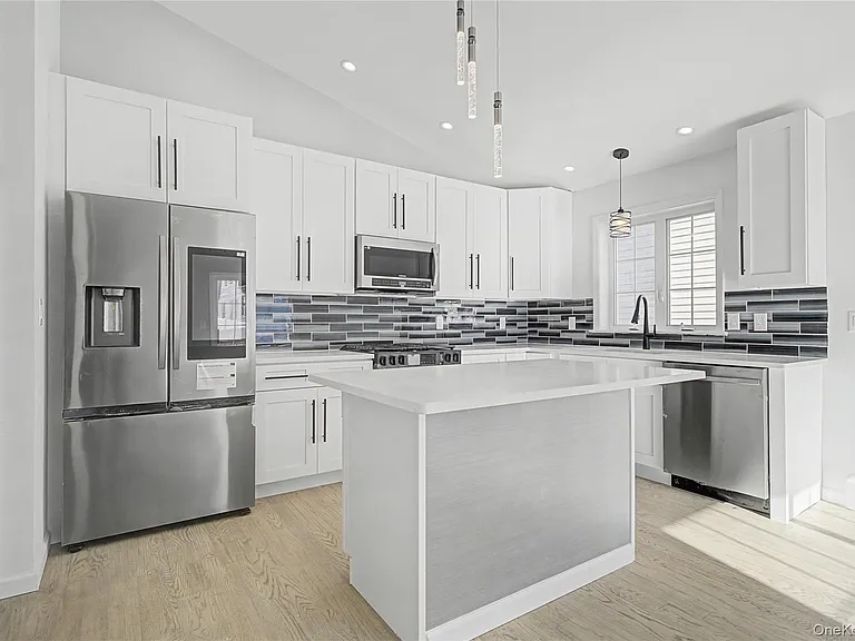 25 Clinton St — Photo 15
