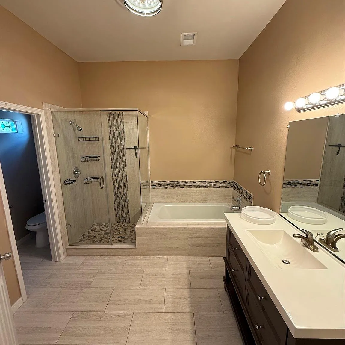 2 bed, 2.5 bath, 1800 sqft, $2,200 — Photo 3