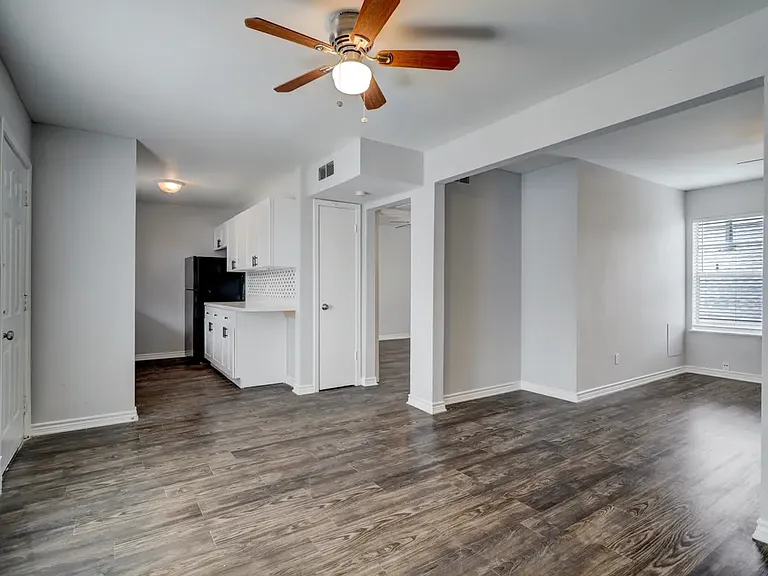 303 E 9th St #20 — Photo 5