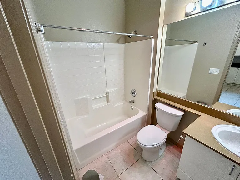 1323 Boren Ave #607 — Photo 4