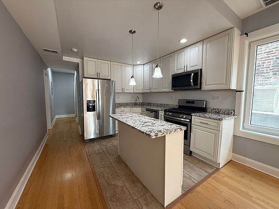 5th image of 2449 N Ridgeway Ave #2