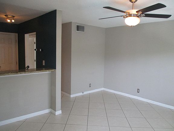 4th image of 1000 SE 15th St APT 204