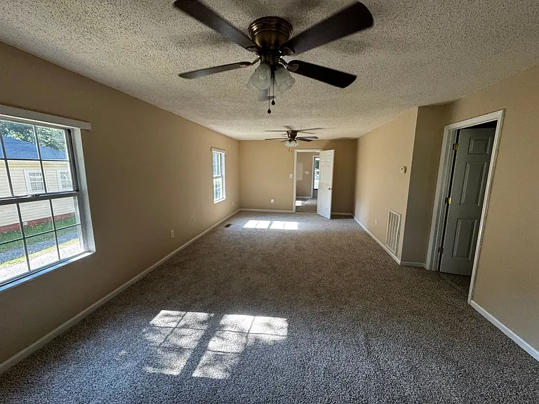 1311 Shelby Rd — Photo 4