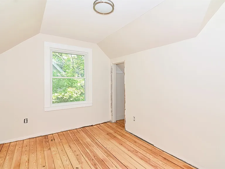 350 King St #1 — Photo 8