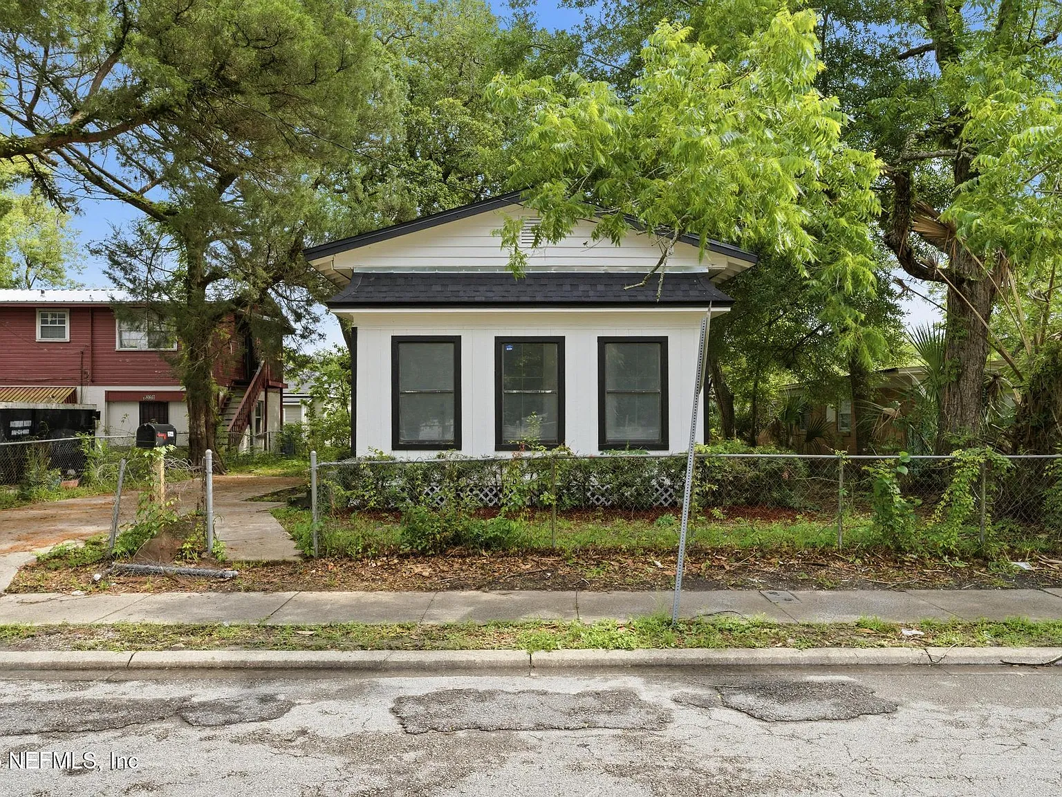 3 bed, 1.5 bath, 1129 sqft, $1,375 — Photo 2