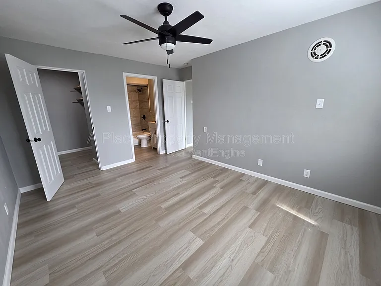 2727 Hampton Ave #305 — Photo 4