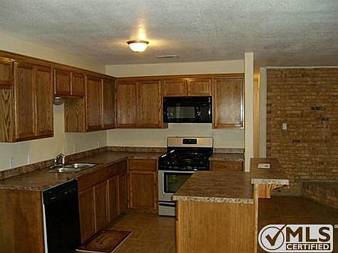 4th image of 705 Kentwood Cir