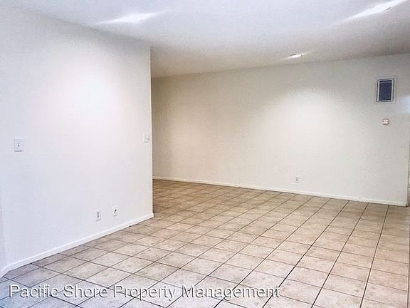 3rd image of 939 Larrabee St APT 4