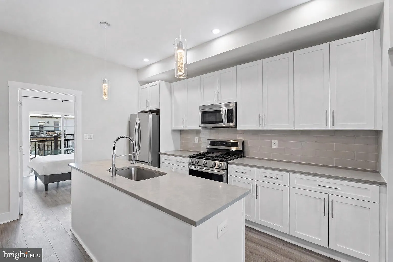 3 bed, 3.0 bath, 1662 sqft, $4,700 — Photo 3