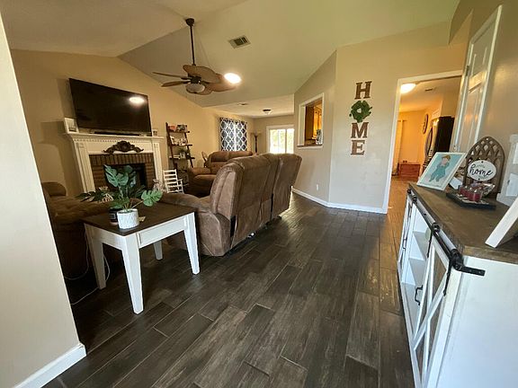 2nd image of 1114 Holly Dr