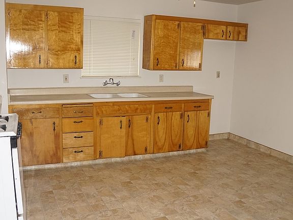 4th image of 902 Music Ave