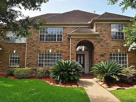 WONDERFUL PERRY HOME LOCATED ON A QUIET STREET IN SOUGHT AFTER COMMONWEALTH