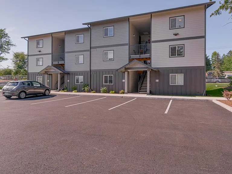 Riverbend Apartments — Photo 13