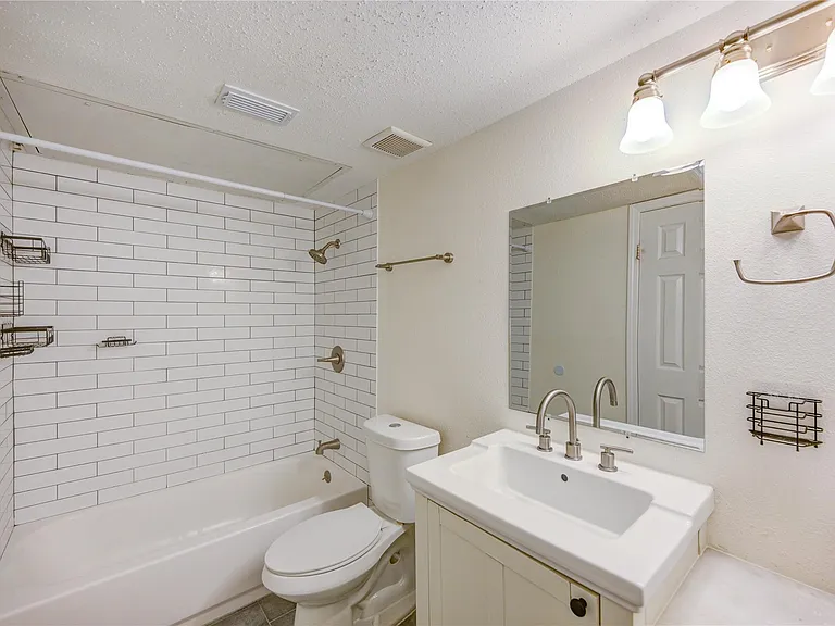 2120 Wilcrest Dr #226 — Photo 24
