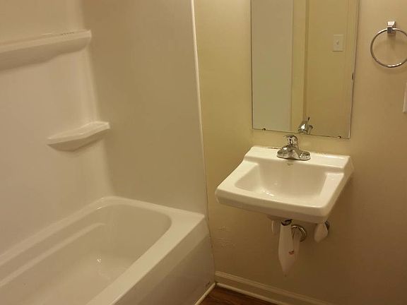 4th image of 1112 Hollan Cir