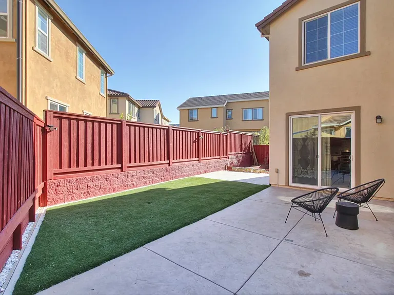 906 Blossom Rock Ln — Photo 16