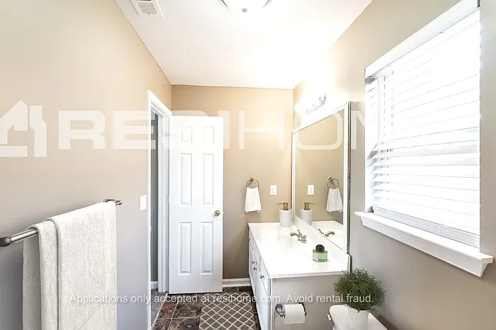 1041 Georgetown Ln — Photo 11