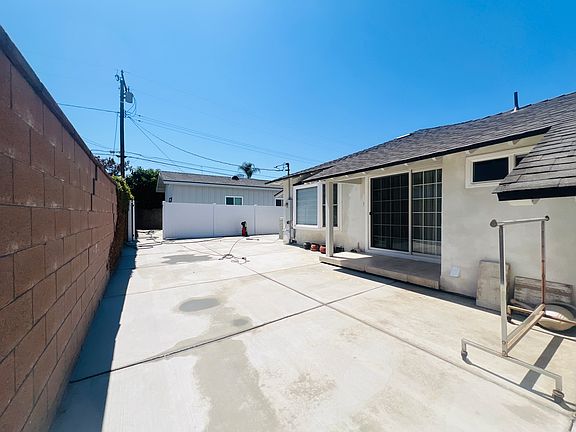 4th image of 1704 E Vine Ave