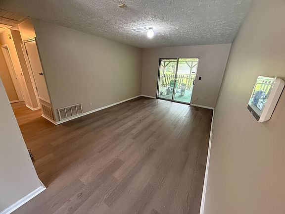3rd image of 4223 Delfern Dr