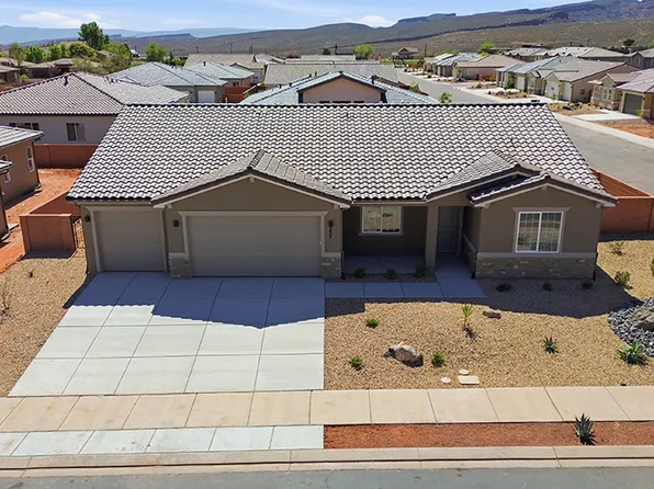 233 W Red Vista Dr, Ivins, UT 84738