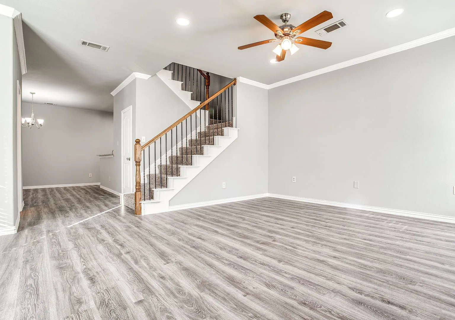 Luxurious Townhome With All The Upgrades! — Photo 2