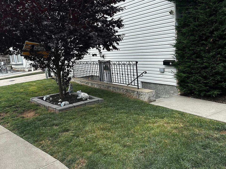 1st image of 17 Aaron Ln #2