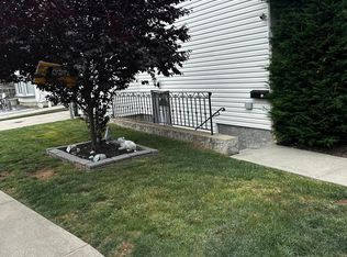 17 Aaron Ln #2, Staten Island, NY 10309