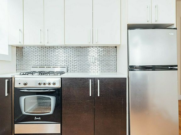 3rd image of 171 Rogers Ave #4R