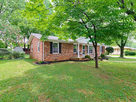 2nd image of 915 Temple Ct