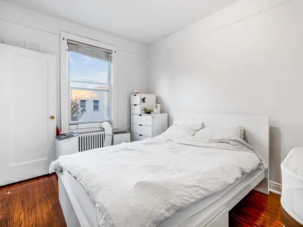 276 Ainslie Street image 9 of 14