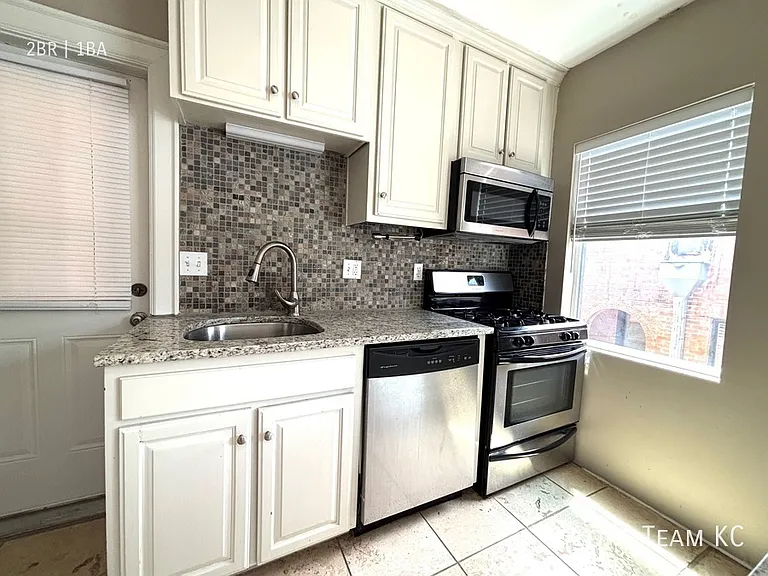 1107 W 45th St #1101-3 — Photo 2